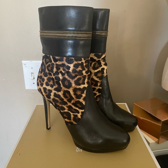 Michael kors boots - Picture 1 of 3